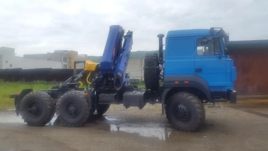 重型起重卡车6377P5