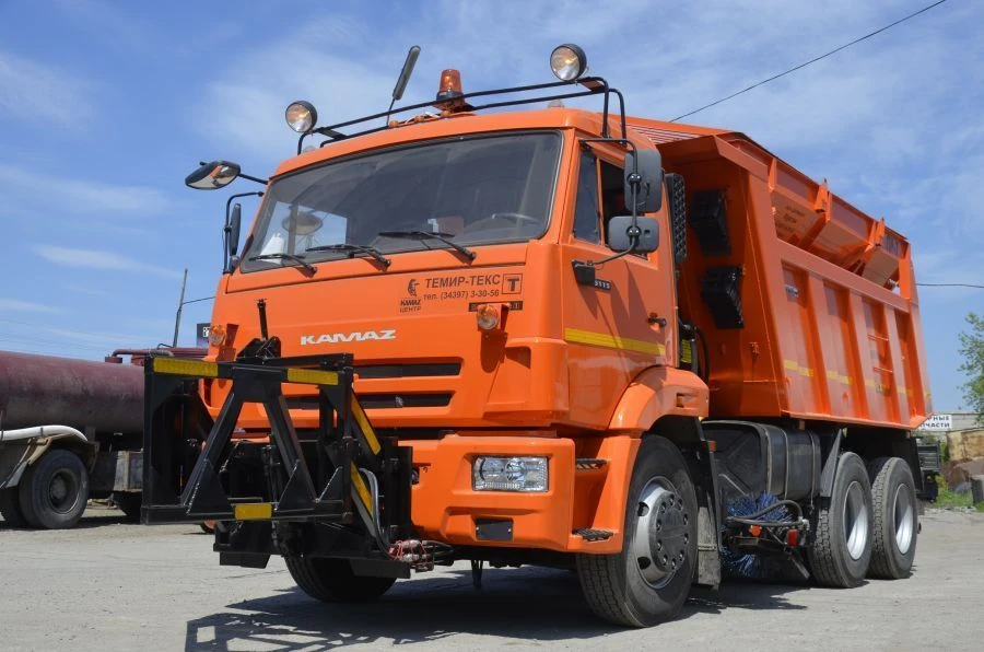Combined Sweeping Machine KMD-65115C-E5 with Metal Bunker and Tank