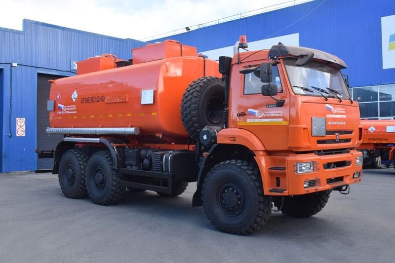 轻油运输车 UZST 6619-69