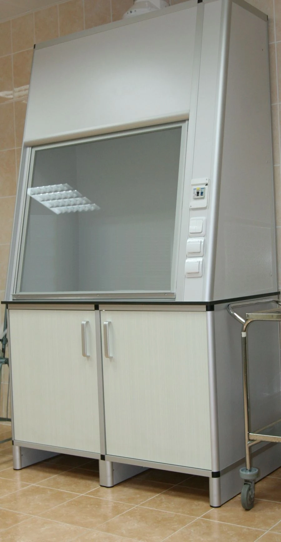 Шкаф лабораторный вытяжной ШЛВН-1 «ЛАБРОМЕД-3» по ТУ 9452-011-13305037-2008