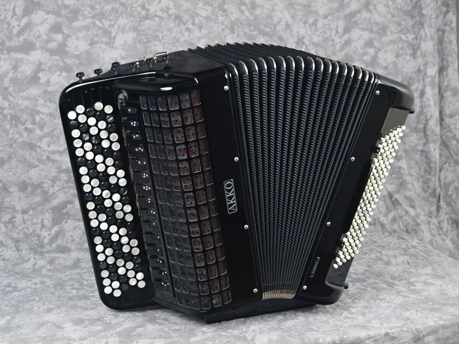 Akkordeon "Super 6" 4-Voice 6-Row 15 Registers