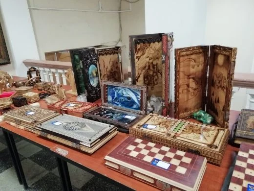 Elegant Chess and Backgammon Set for Gifts and Souvenirs