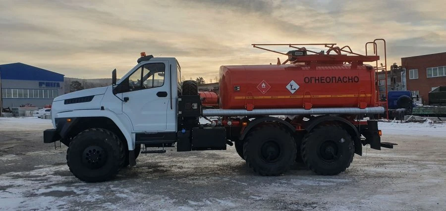 Автотопливозаправщик АТЗ 4671L7-11 на шасси Урал 5557-72