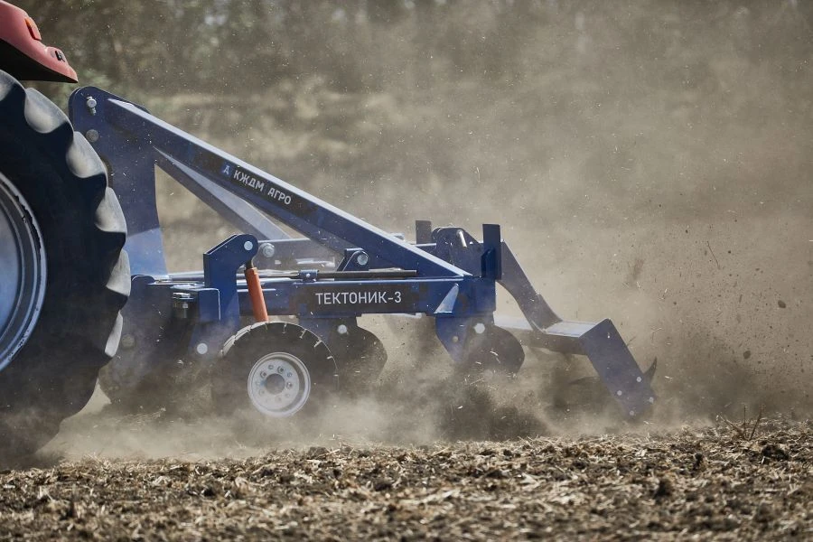 Tectonic-3 Chisel Plow for Soil Tillage