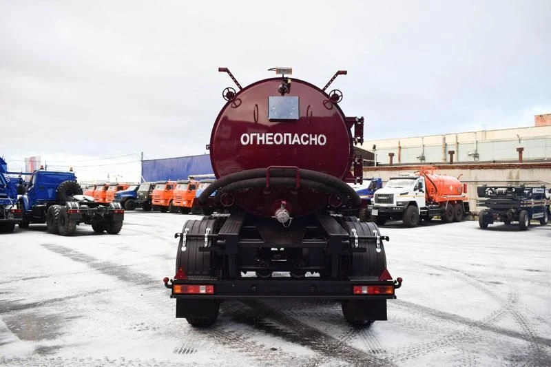 Tank Semi-Trailer for Transporting Technical Liquids - UZST 9176-0000075