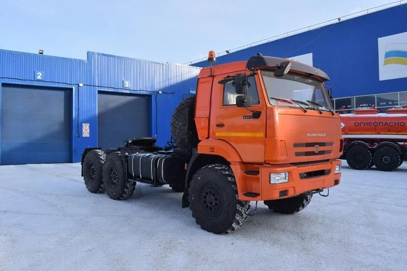 Semi-Trailer Tractor for Towing Dangerous Goods