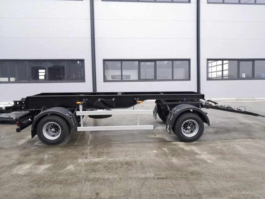 Universal Trailer Model 780989 for Equipment Transport