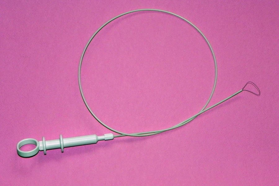 Intravenous Filter Extraction Device with Hook Removal