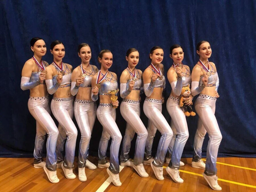 Customizable Sports Suit for Active Wear