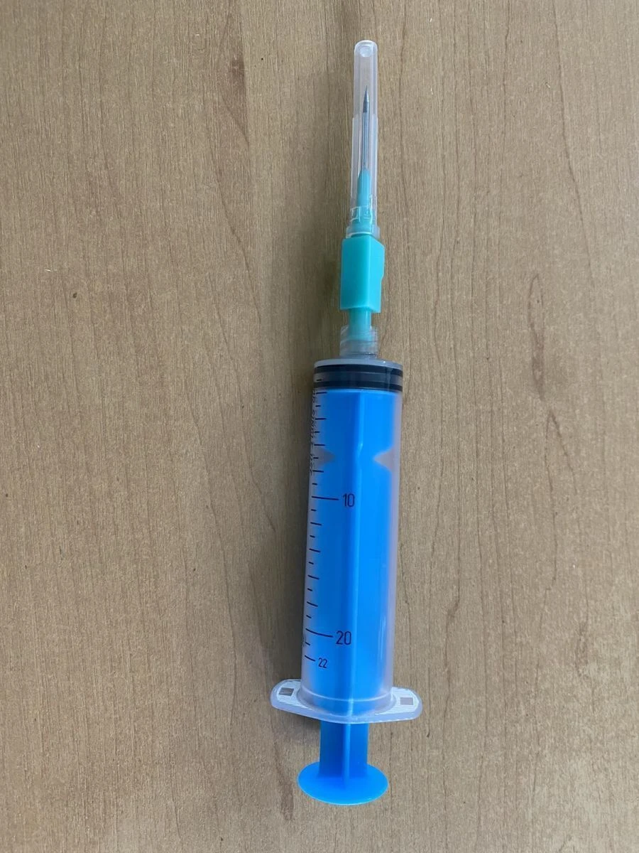 Sterile Single-Use Injection Syringes with Filter Needle Luer Lock 20A