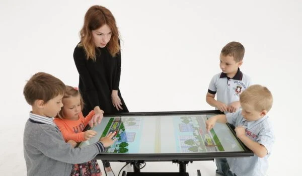 Interactive Speech Therapist Table "ViEl