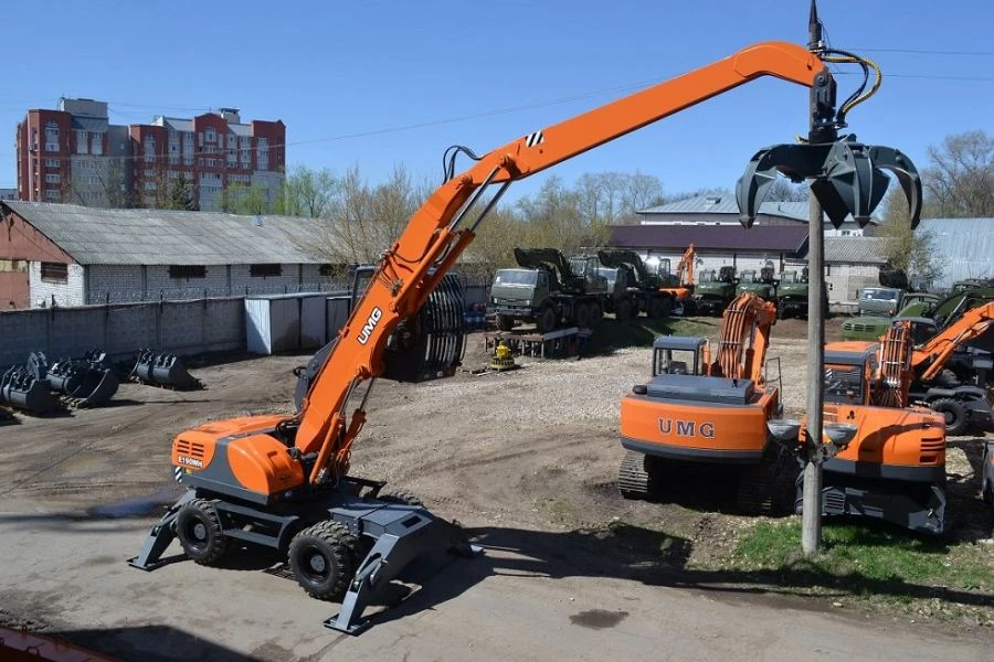 E190WH Wheel Excavator-Loader with Scrap Handling Equipment