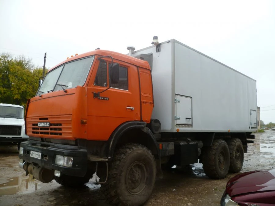 重型柴油危险货物运输卡车