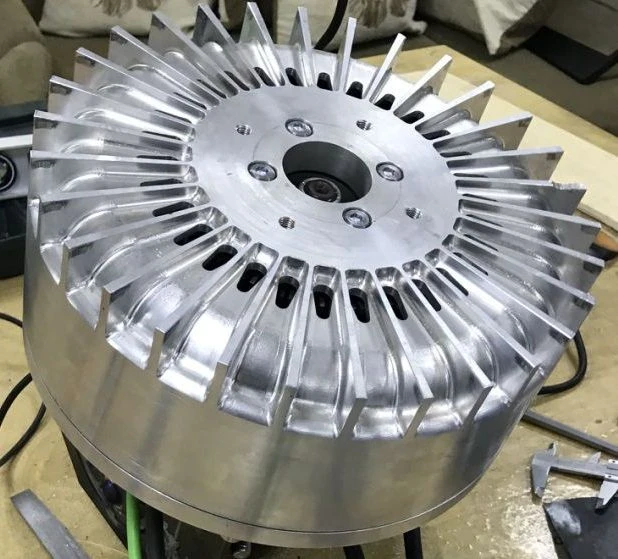 High-Torque Asynchronous Traction Motor with External Rotor and Controller