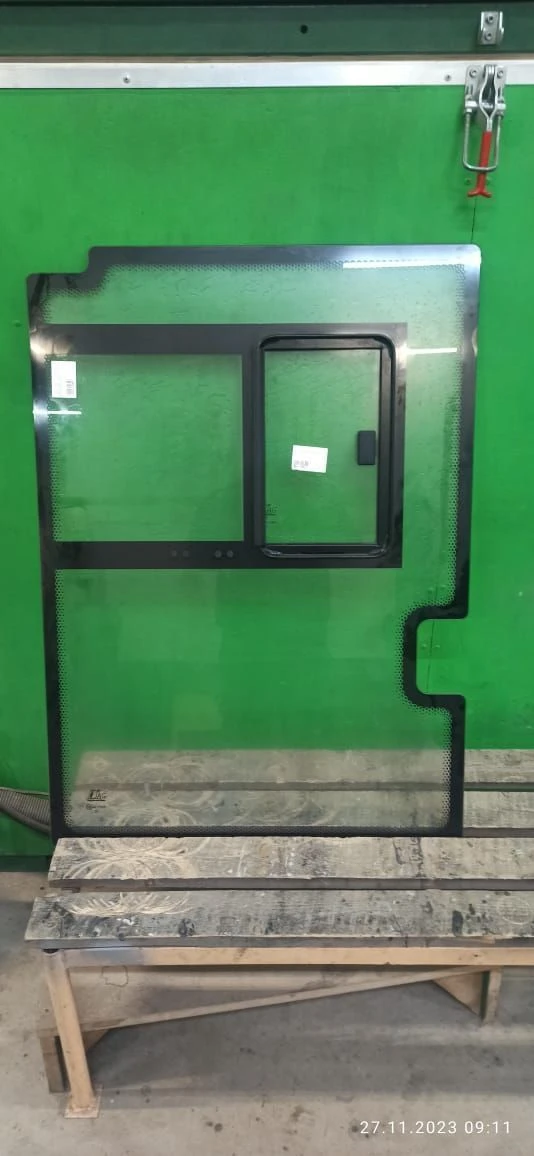 Transparent Door Glass with Vent, Model PTZ 1.01.04.10.000