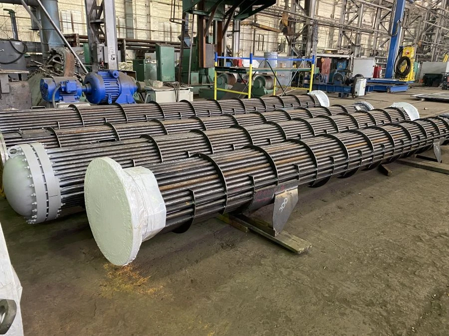 Shell-and-tube heat exchanger with floating head