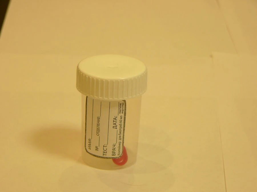 Disposable Non-Sterile Polymer Container for Biological Samples, 60ml, with Label and Spoon - KOP