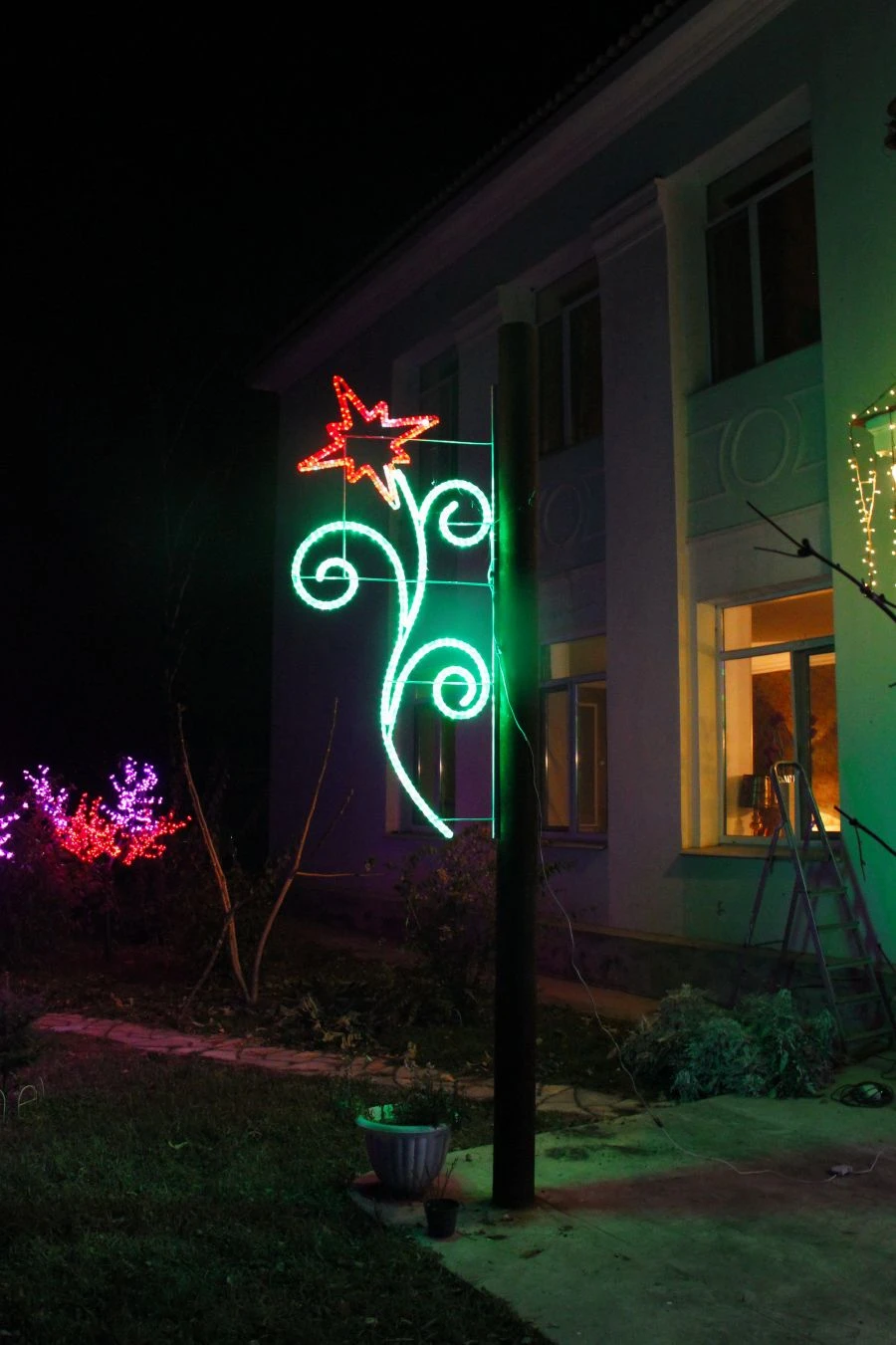 Decorative LED Panel "Red Flower" Street Light on Brackets 220V