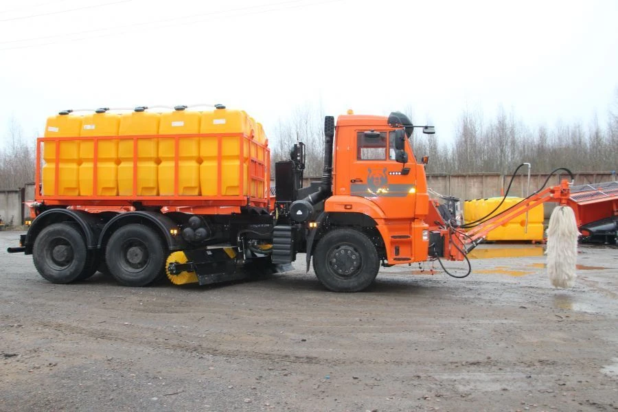 Combined Road Sweeping Machine MKDU-3 on KAMAZ-6520-B5 Chassis