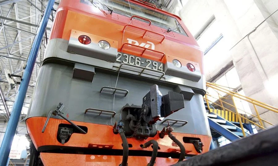 Longitudinal Dynamic Force Measurement System in Impact-Tension Couplings "SATURN