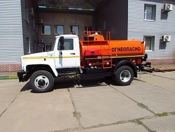 Fuel Tank Truck for Transporting and Refueling 46830F-2 on GAZ 33086 Chassis