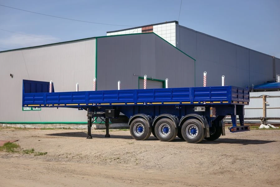 Semi-Trailer SAV 93183RE with Spring Suspension and Tent