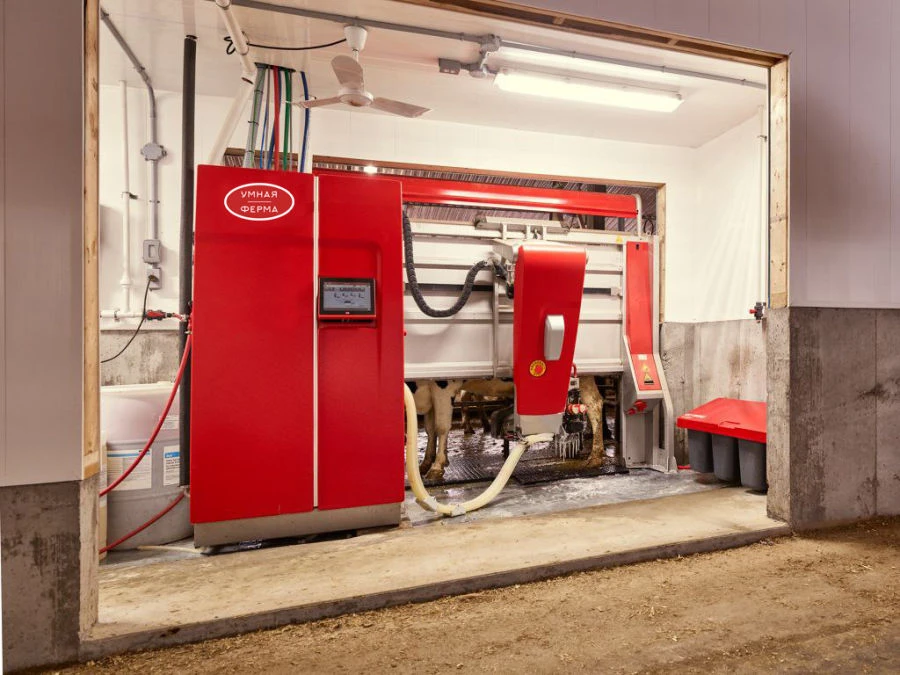 Smart Farm Robotic Milking System