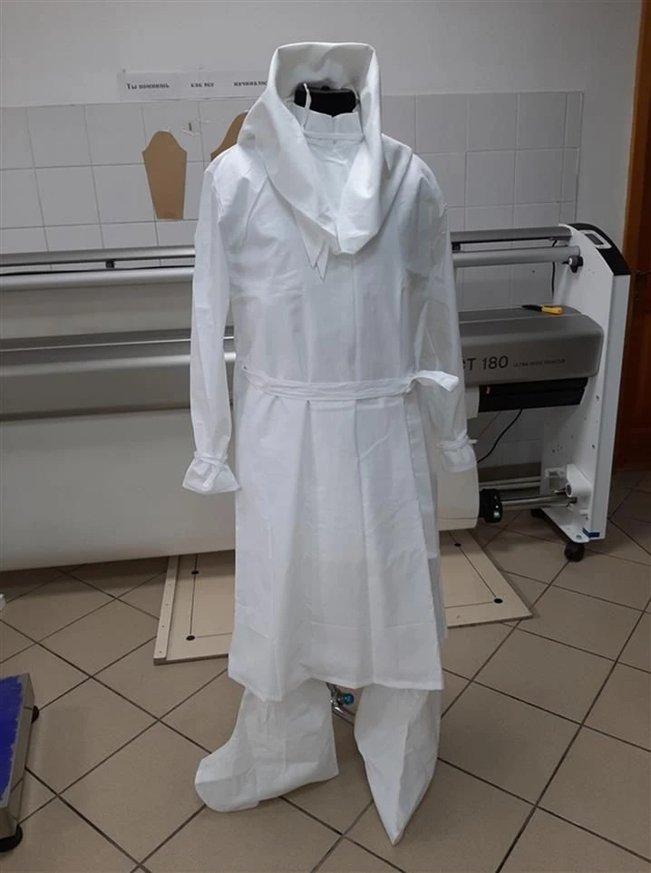 Multi-Use Non-Sterile Isolation Suit for Medical Personnel