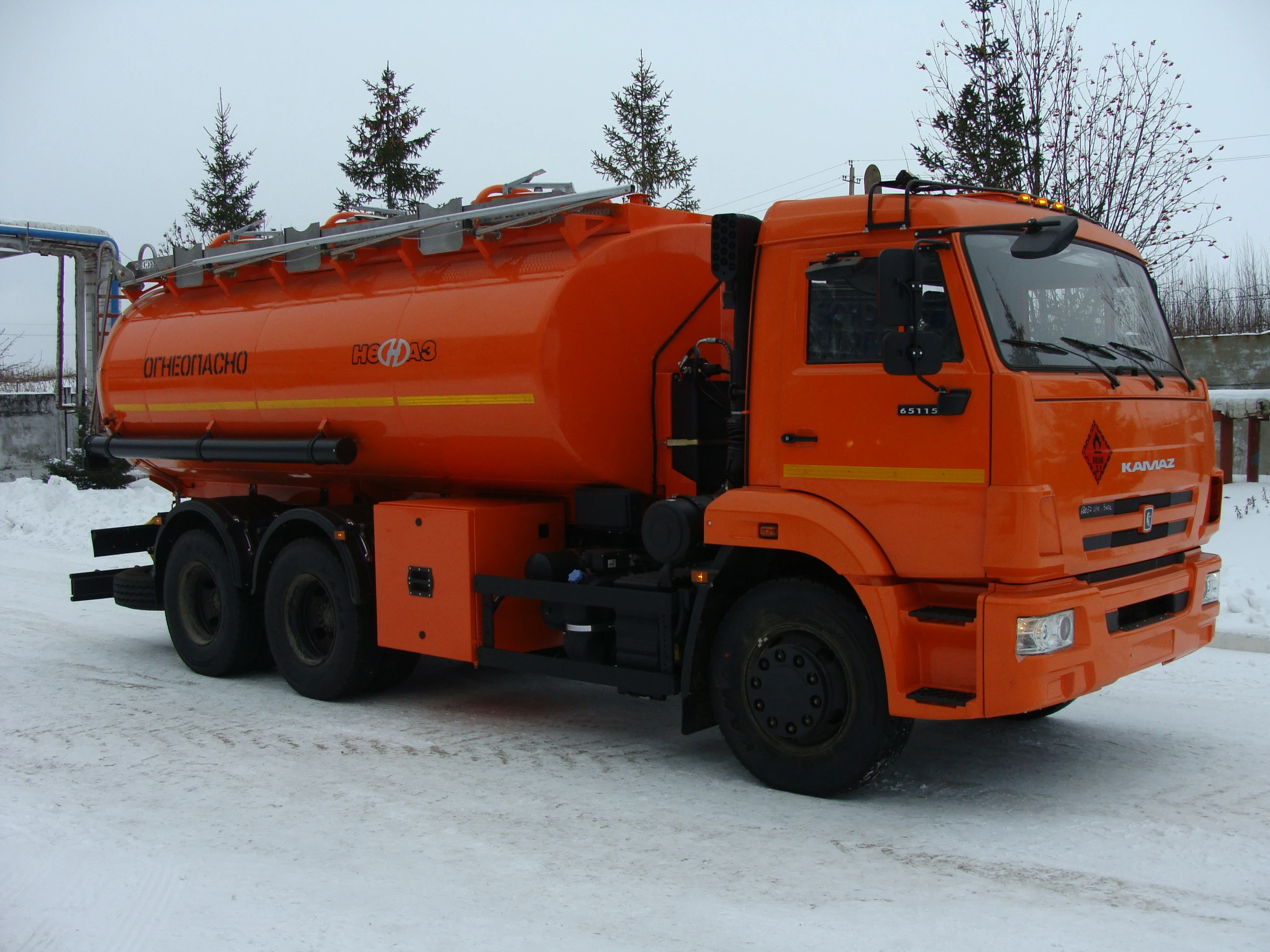 Fuel Tanker Nefaz-66054-63 on Kamaz Chassis