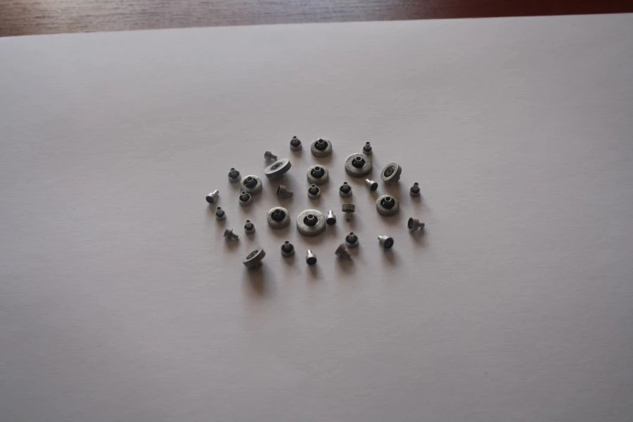 Pass-through Insulator UN-4 for Electrical Circuits