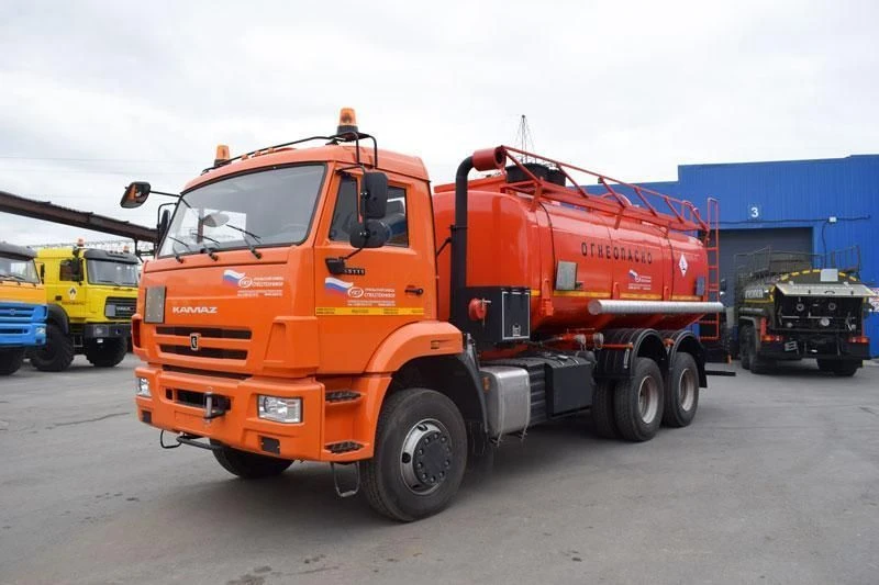 燃油运输和储存罐车 UZST 6619-62