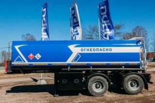 Tanker Semi-Trailer for Transporting Petroleum Products with BPW Axles" 9639E