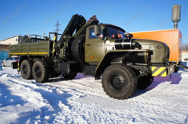 Self-Propelled Service Platform SPO 17MSB with Crane on Ural 4320 Chassis
