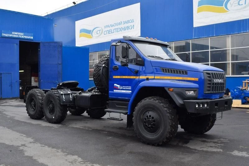 UZST01 Semi-Trailer Tractor for Towing Hazardous Cargo