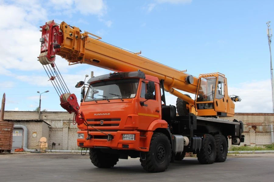 Truck Crane KS-55717K-3 for Loading and Construction Work