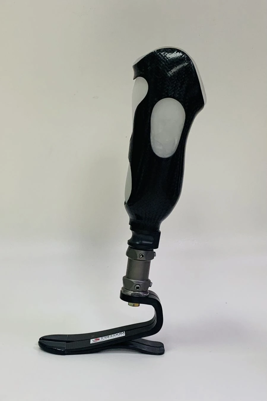 Modular Below-Knee Prosthesis for Individuals with Disabilities PН3-Т