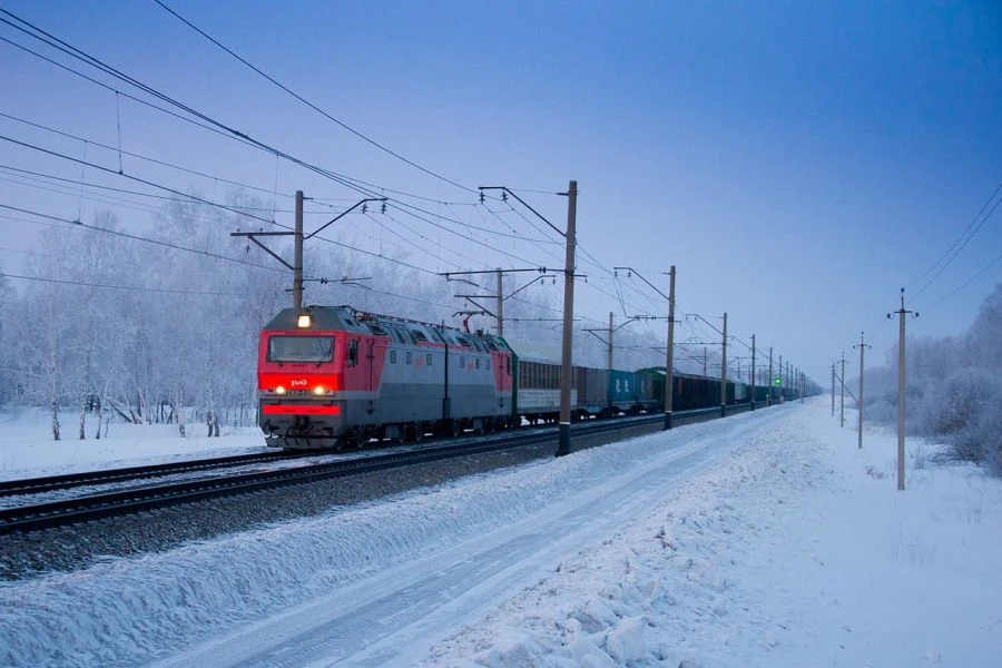 Two-Section Freight Electric Locomotive 2ЭС6