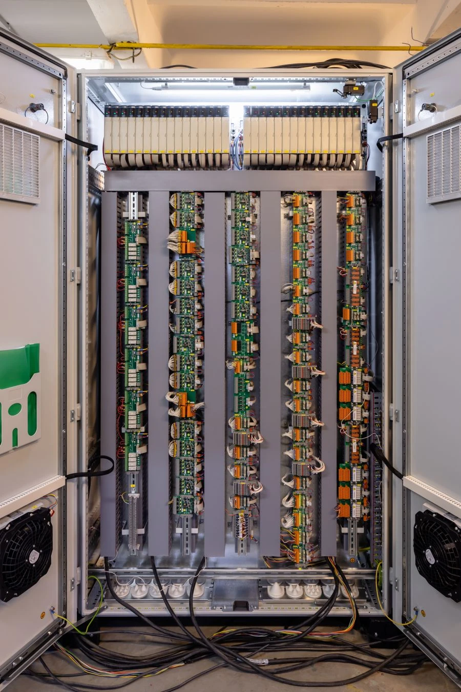 TEKON Type SHKA-U-1500 Technical Complex Cabinets