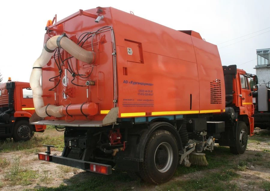 Vacuum Street Sweeper Machine KО-318D