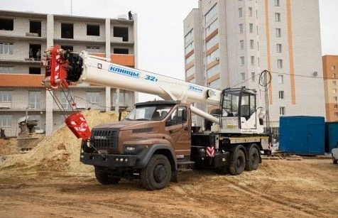 Crane Truck KS-55729-2K-3 with 32.0 Ton Capacity