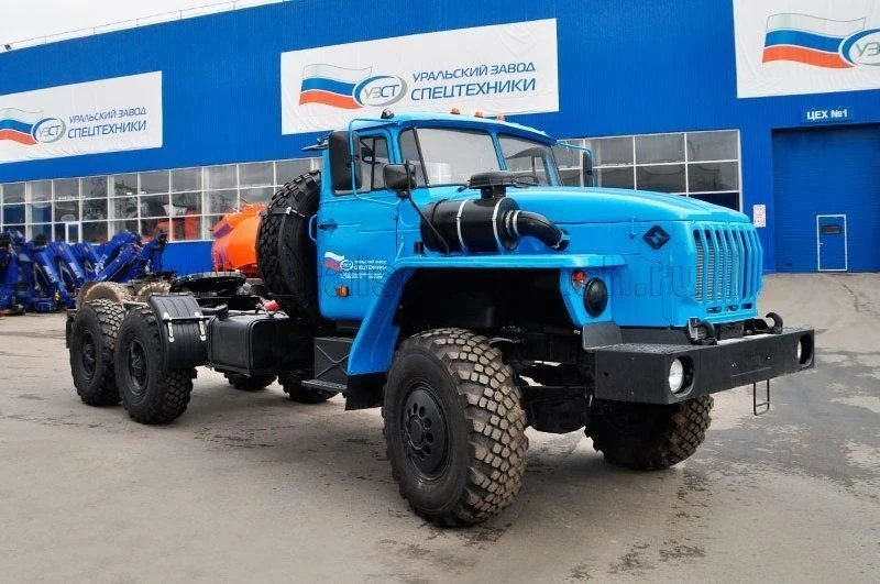 UZST Semi-Tractor UZST01 Model 174T-28 for Ural Chassis
