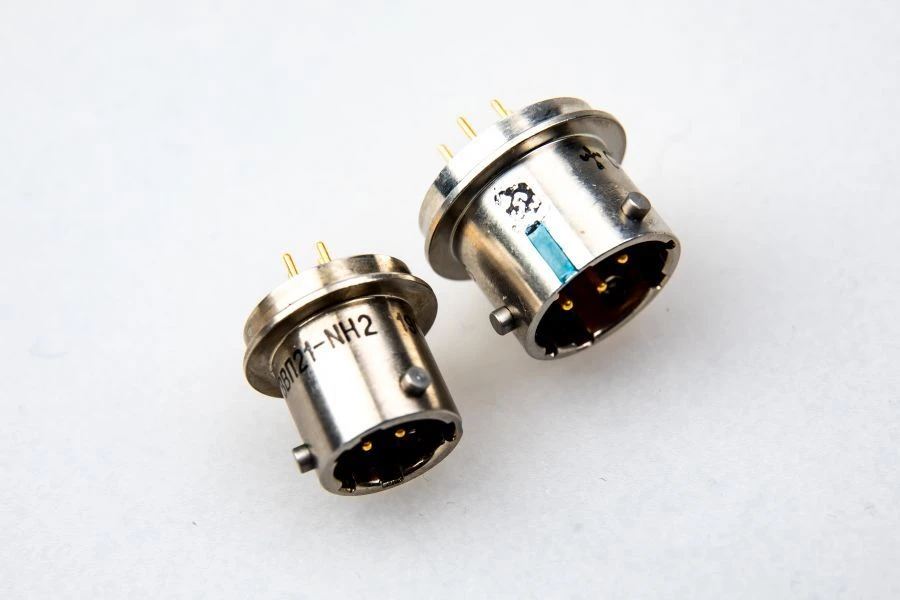 Low-Frequency Connector (Plug) SNC 174