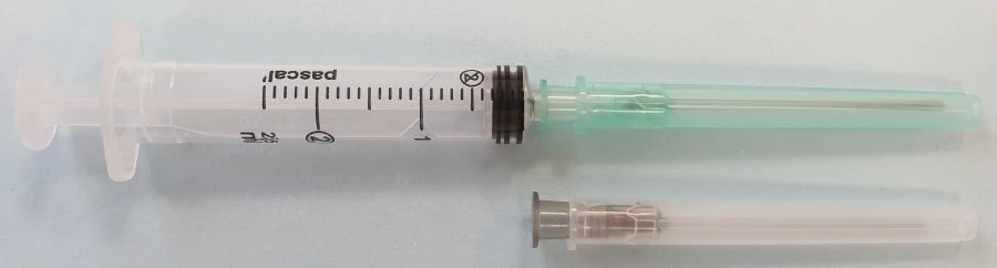Sterile 2ml Disposable Three-Part Luer Injection Syringe with Two Needles