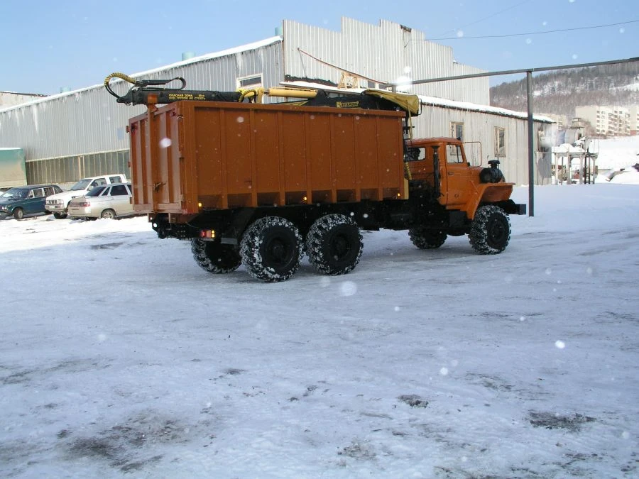 带起重机操纵器的特种金属运输车 GIRD 5849АС