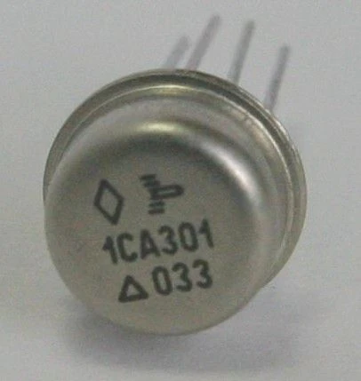 Voltage Comparator Chip 521CA3 C (Gold)