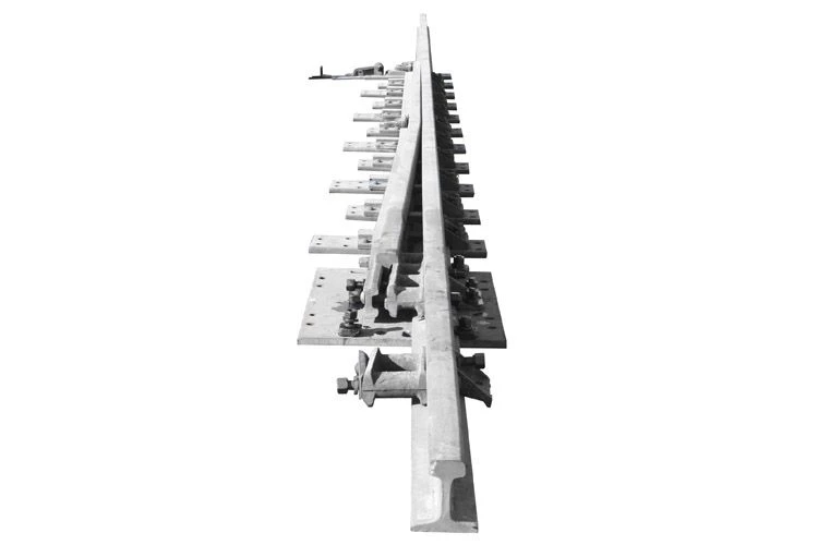 Straight Frame Rail with Curved Spike Type R65 Mark 1/11-1/9