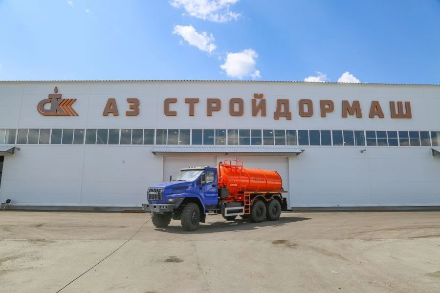 Specialized Fuel Tanker 5493T on Ural 4320 Chassis