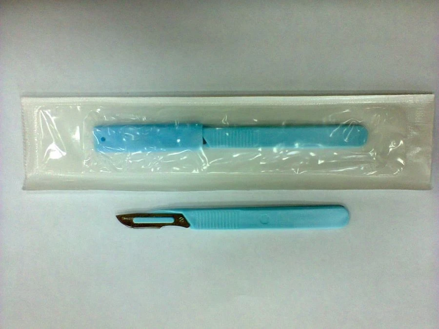 Disposable Surgical Scalpel with Plastic Handle Type 2, Blade No. 20