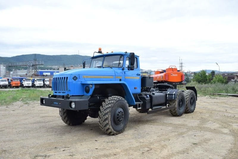 UZST01 174T-26 Articulated Tractor for Semi-Trailers