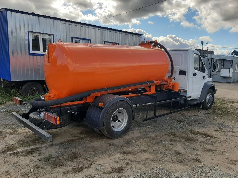 Vacuum Tanker 2790E on GAZ Chassis, Model 2790E-18